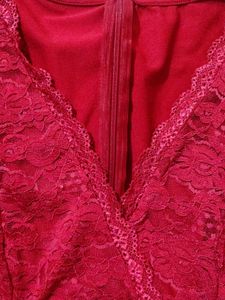 Chic Burgo Lace Cropped Top