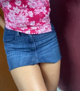 Levi’s mini skirt