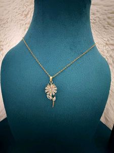 Gold Tone Flower Pendant Necklace