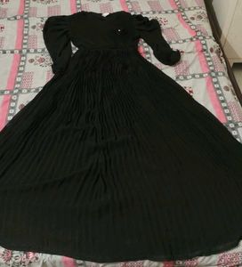 Elegant Black Pleated Midi Dress