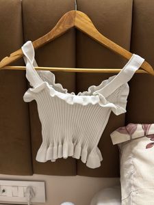 Chic White Ribbed Knit Crop Top