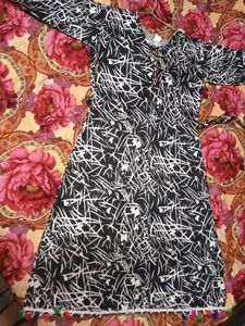 Stylish Black &amp; White Printed Kurta