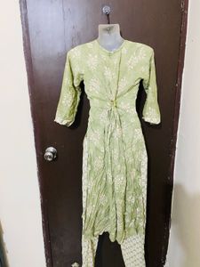 Lucknowi Chikankari Kurta Set