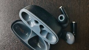 Wireless Earbuds 🎧✨ set of (2)