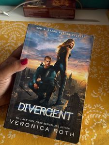 Divergent by Veronica Roth