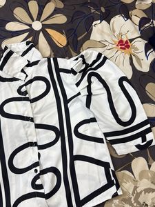 Stylish Black &amp; White Abstract Print Shirt