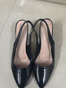 Women Pointed Toe Kitten Pumps
