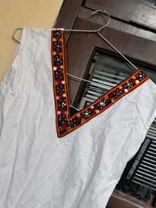 Embellished V-Neck Sleeveless White Blouse