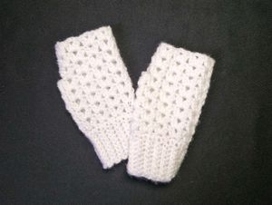 Crochet v-stitch gloves