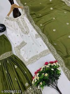 Elegant White &amp; Green Kurta Set