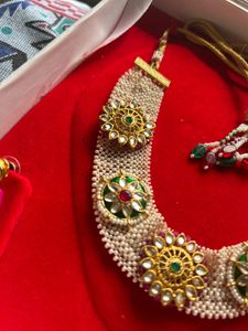 Elegant Pearl Necklace with Kundan Work