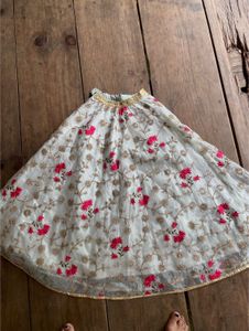 🚨price dropFloral Embroidered Lehenga Skirt