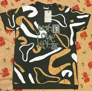 Unique Graphic Print T-Shirt