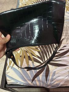 sling bag (black color)