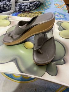 Women comfortable slippers