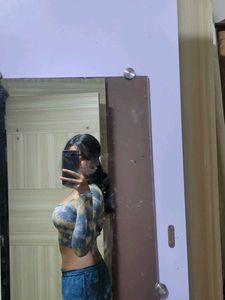 Stylish Tie-Dye Long Sleeve Crop Top
