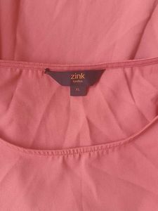 Pretty pink bell-sleeved top🩷