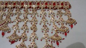 Exquisite Gold-Plated Kundan Necklace &amp; Earring Se
