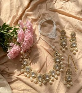 Exquisite Kundan & Pearl Necklace Set