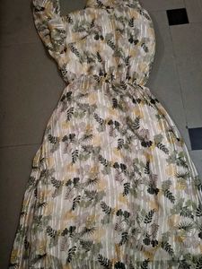 Flowy Leaf Print Maxi Dress