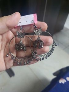 combo of pearl bracelet and earrings
