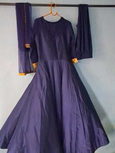 Elegant Navy Blue Kurta Set with Gold Embellishmen