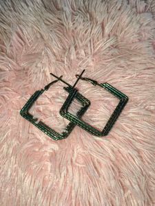 6 pairs of earrings