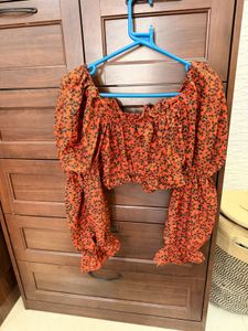 crop top with puffed sleeves