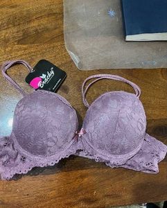 New Beautiful Lace Bra & Trouser