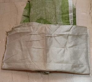 Green Cotton Saree with Paisley Motifs