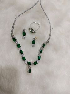 Emerald Necklace Set
