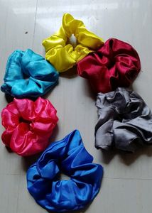 PACK OF 4 SCRUNCHIES 😍@120/-(OFFER VALID FOR TODA