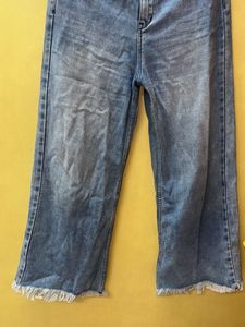 Light Wash Cropped Jeans