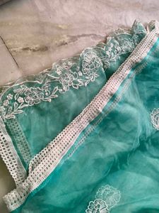 Elegant Dupatta with Floral Lace♂️