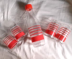 New &amp; Unused Glass Bottle And 4 Glasses Cup Sipper