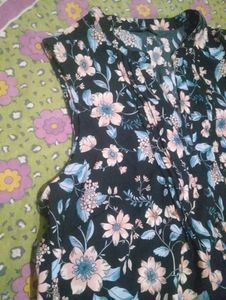 Floral Print Sleeveless Top