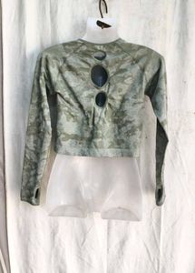 Green Camouflage Long Sleeve Cropped Top