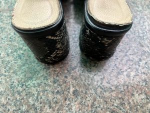 Stylish Snakeskin Slide Sandals