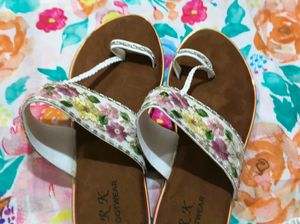 Embroidered Floral kurta set with sandle