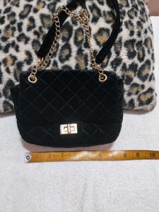 H&amp; M-Black Quilted Velvet Sling Bag
