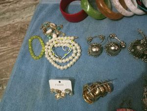 Assorted Women's Jewelry( price just for listi
