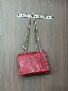 Chic Red Croc Embossed Chain Bag