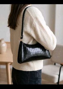 ✨Black Croc Texture Shoulder Bag  Brand+Freebie