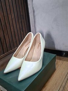 Chic Cream Pointed Toe Heels