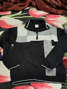 Men Sweater Full Sleeves Good Condition