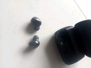 Wireless Earbuds with Charging Case