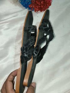 Stylish Black Leopard Print Flats