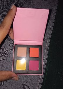 Combo Of Myglamm Mini Lip Kiye And Popxo Eyeshadow