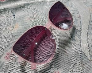 Stylish Pink Cat-Eye Sunglasses