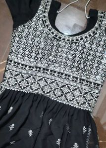 Nayra Cut With Pant